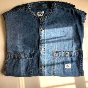 Men’s Calvin Klein Denim Long Sleeve Button down shirt. Size Large